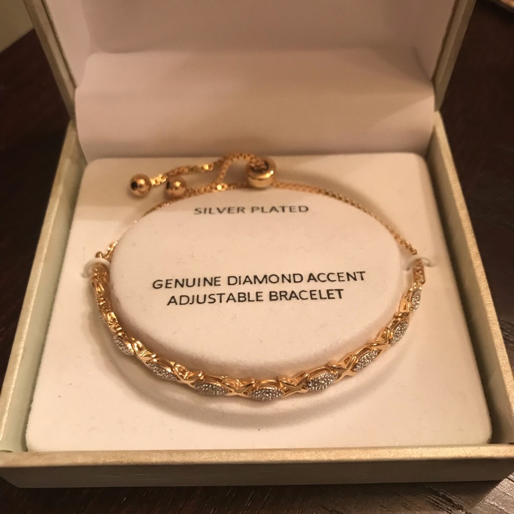 NIB Macy’s  Gold diamond accent bracelet - Picture 4 of 5